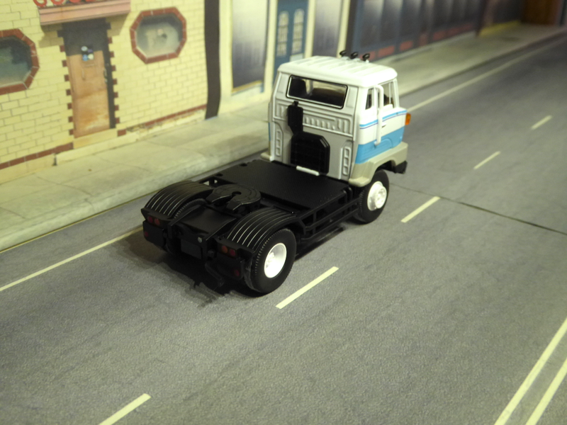 Illustration for article titled Hot Sixty 4th: Truckin' Thursday with Tomica Trailer